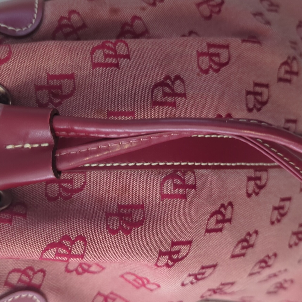 VINTAGE DOONEY & BOURKE RED SIGNATURE MINI DRAWSTRING BUCKET HANDBAG - Picture 3 of 15
